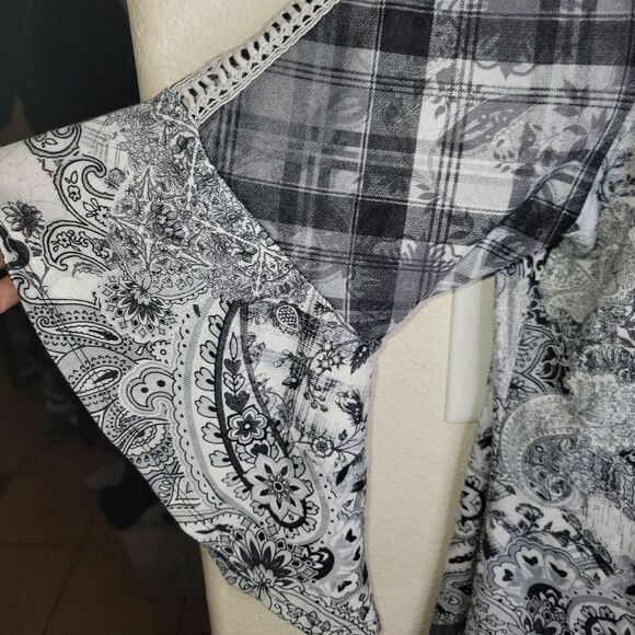 Unity World Wear Bohemian Sublimation Floral Bell Sleeve Top Size 2x - Picture 4 of 7